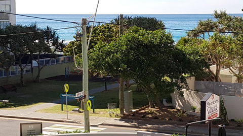 Surfers Chalet - Accommodation Broadbeach 20