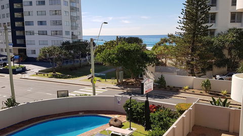 Surfers Chalet - Accommodation Broadbeach 17