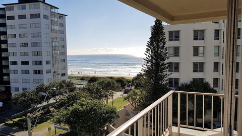 Surfers Chalet - Accommodation Broadbeach 15