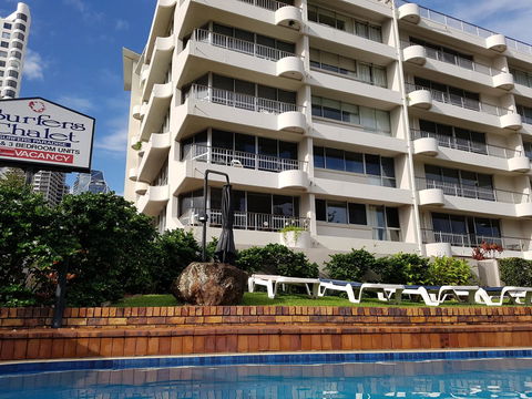 Surfers Chalet - Accommodation Broadbeach 13