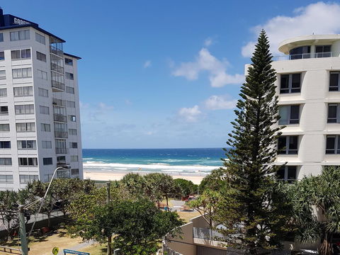 Surfers Chalet - Accommodation Broadbeach 29