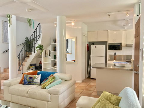 [ ANDY'S BEACH HOUSE ] - Accommodation Broadbeach 35