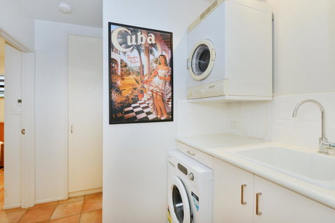 [ ANDY'S BEACH HOUSE ] - Accommodation Broadbeach 30