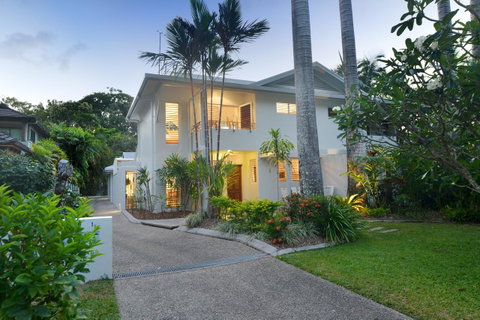 [ ANDY'S BEACH HOUSE ] - Accommodation Broadbeach 4