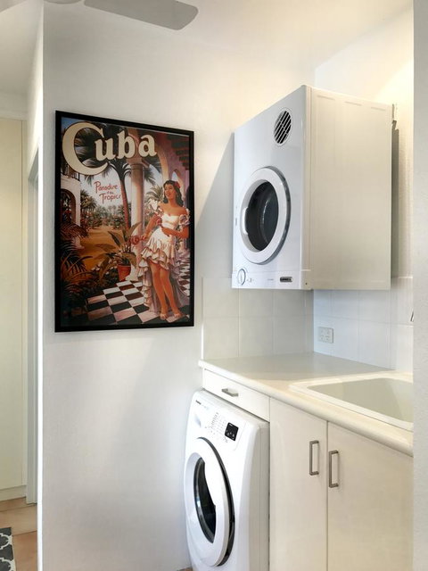 [ ANDY'S BEACH HOUSE ] - Accommodation Broadbeach 37