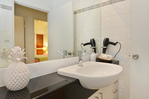 [ ANDY'S BEACH HOUSE ] - Accommodation Broadbeach 28