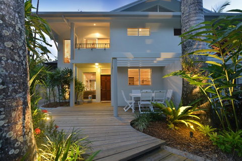 [ ANDY'S BEACH HOUSE ] - Accommodation Broadbeach 6
