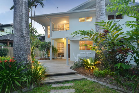 [ ANDY'S BEACH HOUSE ] - Accommodation Broadbeach 9
