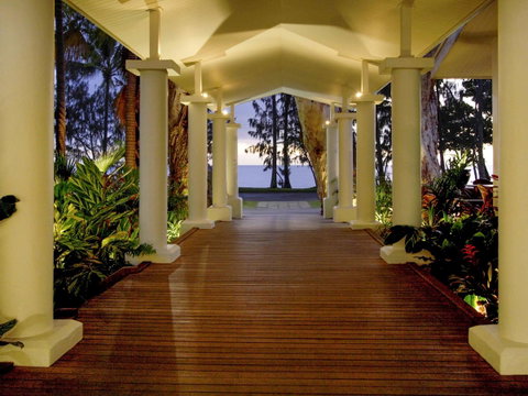 The Reef House Adults Retreat - Enjoy 28 Complimentary Inclusions - Accommodation Broadbeach 0