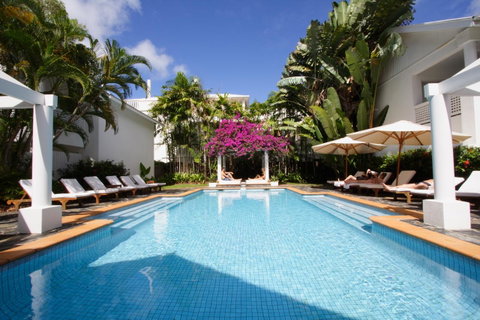The Reef House Adults Retreat - Enjoy 28 Complimentary Inclusions - Accommodation Broadbeach 1