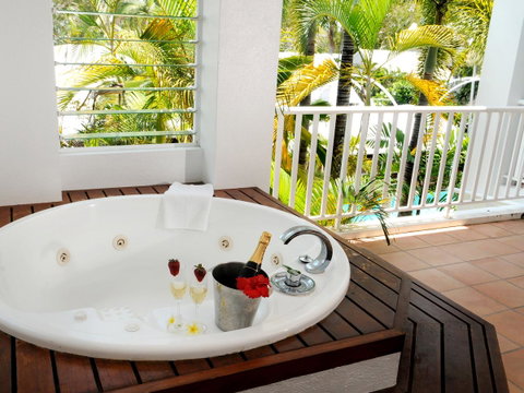 The Reef House Adults Retreat - Enjoy 28 Complimentary Inclusions - Accommodation Broadbeach 16
