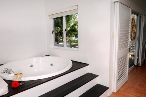 The Reef House Adults Retreat - Enjoy 28 Complimentary Inclusions - Accommodation Broadbeach 28