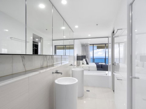 Oracle Resort Broadbeach - Gclr - Accommodation Broadbeach 24