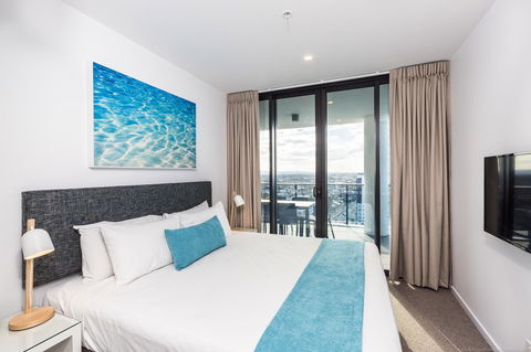 Boardwalk Burleigh Beach - Official - Accommodation Broadbeach 13