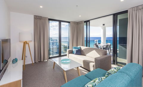 Boardwalk Burleigh Beach - Official - Accommodation Broadbeach 1