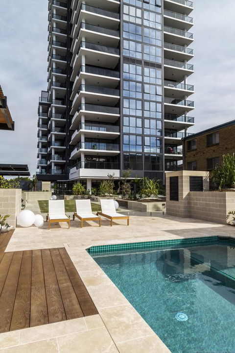 Boardwalk Burleigh Beach - Official - Accommodation Broadbeach 5