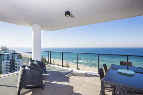 Boardwalk Burleigh Beach - Official - Accommodation Broadbeach 2