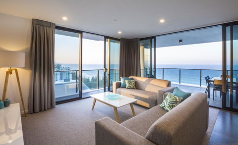 Boardwalk Burleigh Beach - Official - Accommodation Broadbeach 6