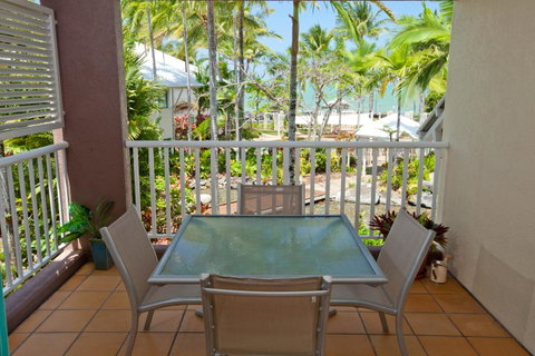Coral Sands Beachfront Resort - Accommodation Broadbeach 2