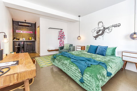The Pink Hotel Coolangatta - Accommodation Broadbeach 27