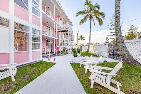 The Pink Hotel Coolangatta - Accommodation Broadbeach 0