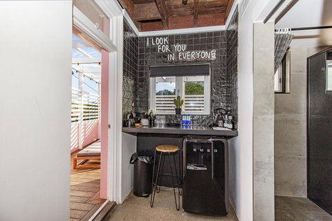 The Pink Hotel Coolangatta - Accommodation Broadbeach 32
