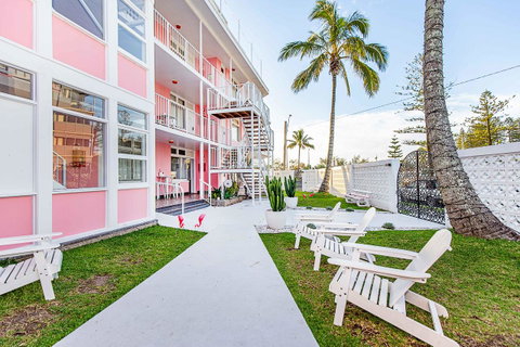 The Pink Hotel Coolangatta - Accommodation Broadbeach 2