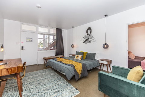 The Pink Hotel Coolangatta - Accommodation Broadbeach 12