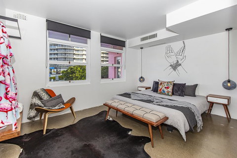 The Pink Hotel Coolangatta - Accommodation Broadbeach 11