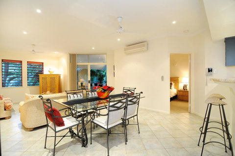 Oasis At Palm Cove - Accommodation Broadbeach 21