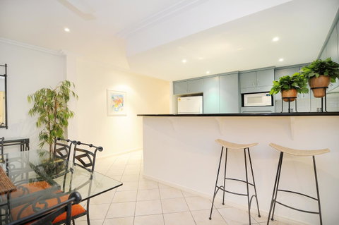 Oasis At Palm Cove - Accommodation Broadbeach 10