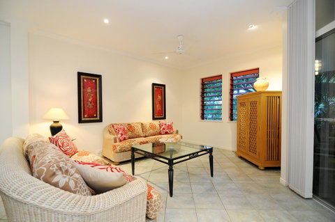 Oasis At Palm Cove - Accommodation Broadbeach 1