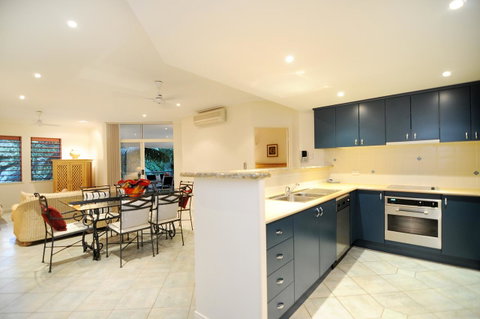 Oasis At Palm Cove - Accommodation Broadbeach 12