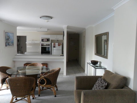Grosvenor Beachfront Apartments Surfers Paradise - Accommodation Broadbeach 5