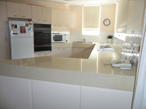 Grosvenor Beachfront Apartments Surfers Paradise - Accommodation Broadbeach 15