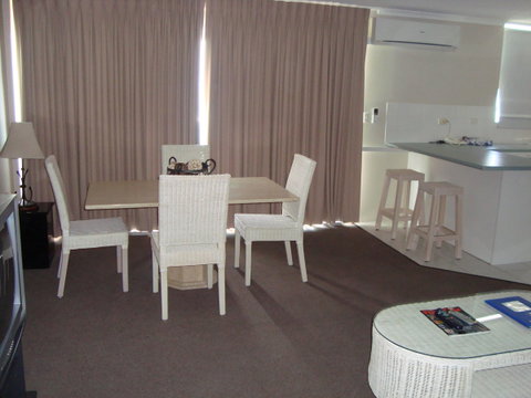Grosvenor Beachfront Apartments Surfers Paradise - Accommodation Broadbeach 26