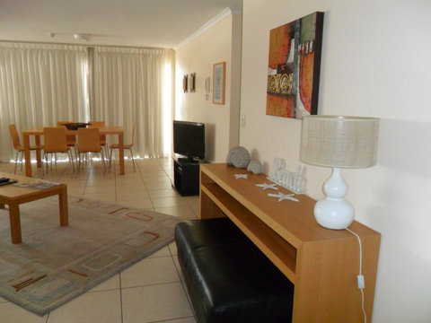 Grosvenor Beachfront Apartments Surfers Paradise - Accommodation Broadbeach 10