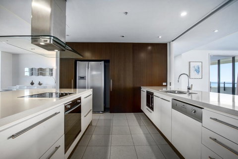 The Wave Resort - Accommodation Broadbeach 3