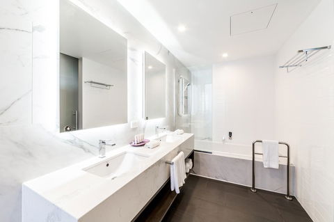 Sage Hotel James Street - Accommodation Broadbeach 16