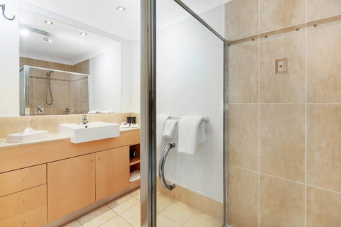 Mantra Aqueous On Port - Accommodation Broadbeach 11