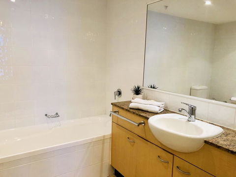 Kirra Beach Apartments - Accommodation Broadbeach 6