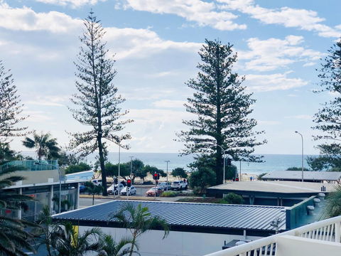 Kirra Beach Apartments - Accommodation Broadbeach 5