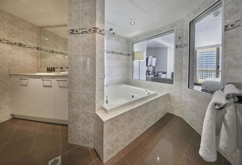 Novotel Surfers Paradise - Accommodation Broadbeach 10