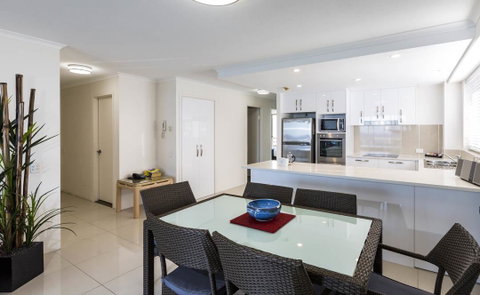 South Pacific Plaza - Official - Accommodation Broadbeach 2