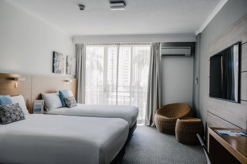 Novotel Cairns Oasis Resort - Accommodation Broadbeach 3