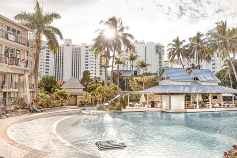 Novotel Cairns Oasis Resort - Accommodation Broadbeach 1