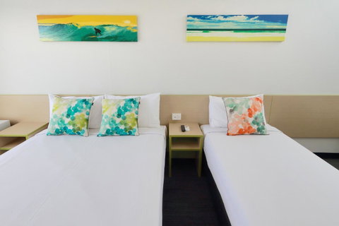 Palm Beach Hotel - Accommodation Broadbeach 1