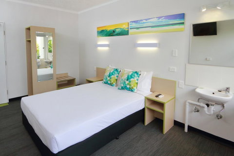 Palm Beach Hotel - Accommodation Broadbeach 2