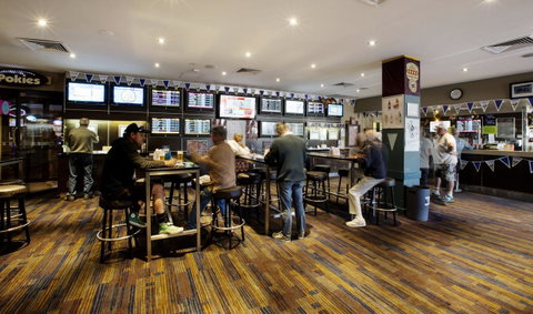 Palm Beach Hotel - Accommodation Broadbeach 13