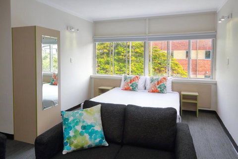 Palm Beach Hotel - Accommodation Broadbeach 11